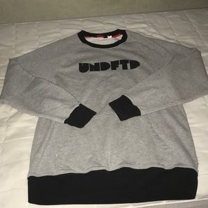 Undefeated Crew Neck size XL